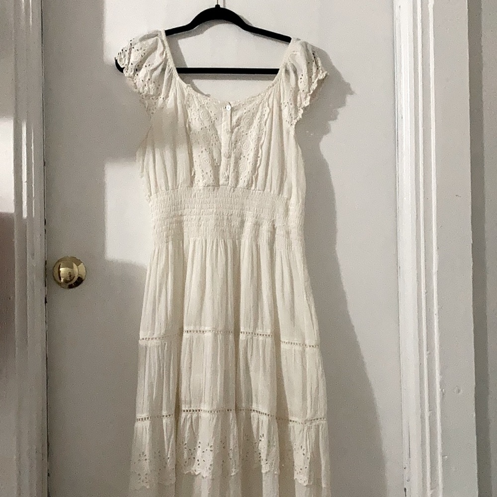 Vintage women’s full length flowy dress